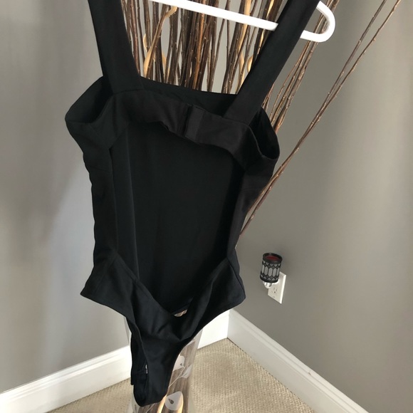 Lulu’s Backless Bodysuit - Picture 2 of 4